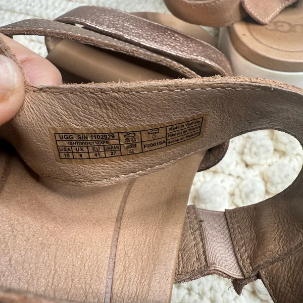 UGG Braelynn Metallic Leather Sandals Rose Gold Size 10 - Image 10
