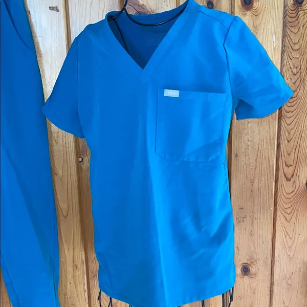 FIGS Blue Scrub Set with Zamora pants and caterinia scrub top XS/SM - Image 3