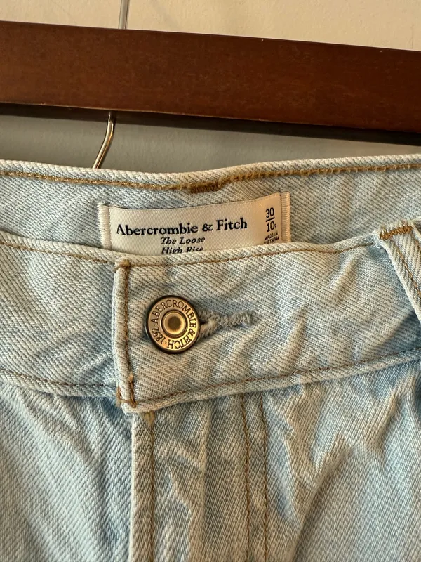 Abercrombie & Fitch High Rise Loose Jeans - Image 9