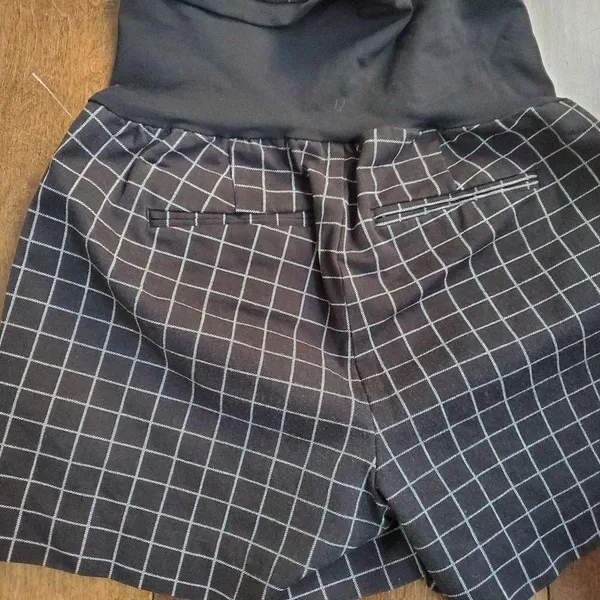 Maternity black shorts size small by a pea in the pod brand new never wo… - Image 4