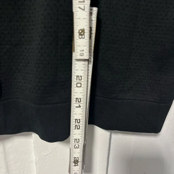 Rare Lululemon Breeze by long sleeve Lululemon across chest black size 4 - Image 9