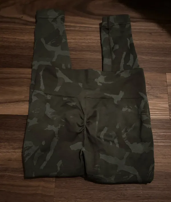 Camo Gymshark Leggings - Image 2