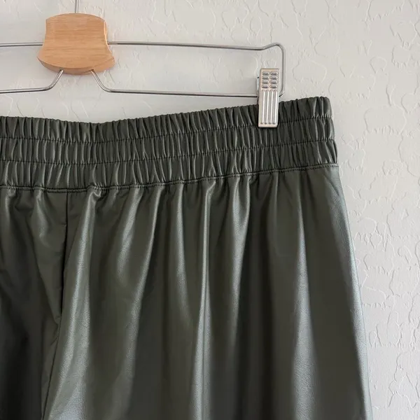 NWT OFFLINE By Aerie Real Luxe Faux Leather Wide Leg Pant in Green Size L - Image 8