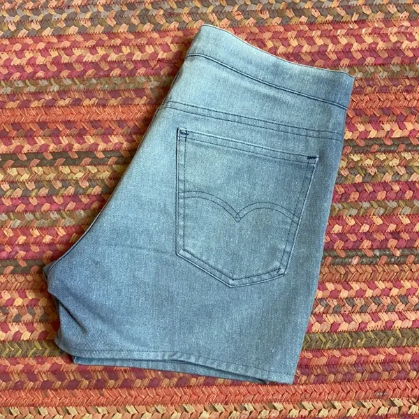 VINTAGE GREY LEVIS DENIM BASIC SHORTS - Image 2