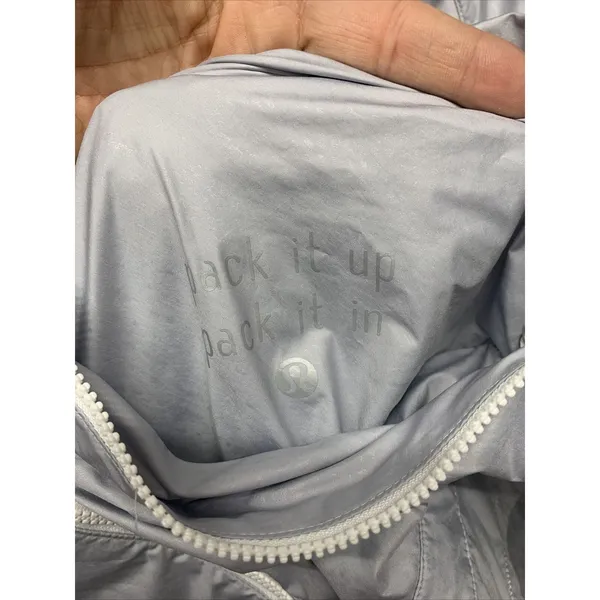 Womens Size 6 Lululemon Pack It Up Light Grey Windbreaker EUC - Image 3