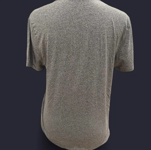 Old Navy Navy sporting gray V-neck T-shirt size small - Image 4