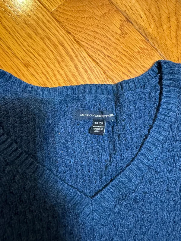 American Eagle Outfitters Sweater - Image 3
