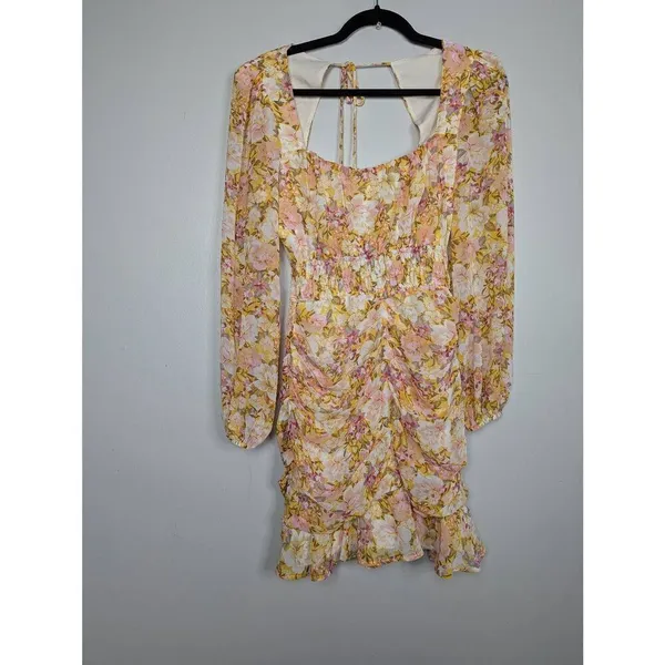 ASTR the label smocked ruched floral Small - Image 2