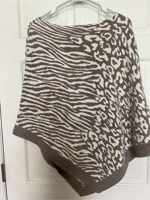 Barefoot Dreams Gray and Cream Animal-Print Poncho - Image 6