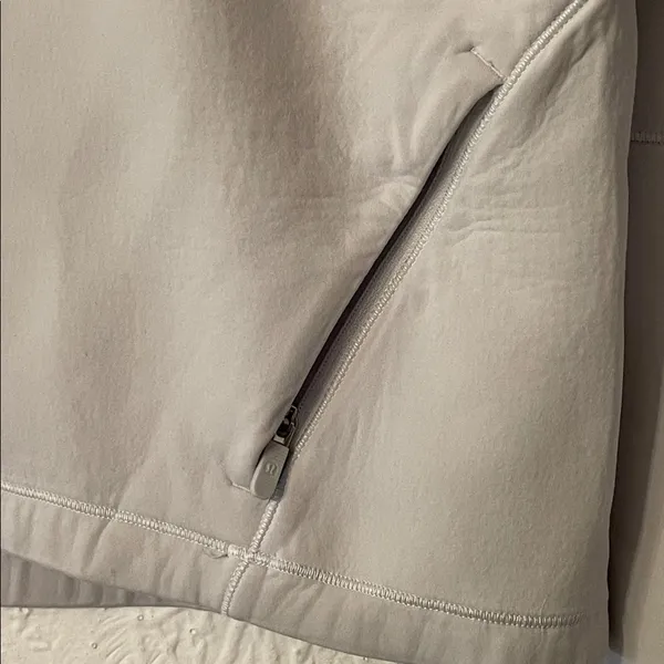 Lululemon AirWrap Crew White Sweatshirt Size 4 - Image 5