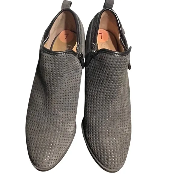 Franco Sarto Shoes Womens Size 7M Gray Perforated Leather Booties Block Heel Zip - Image 3