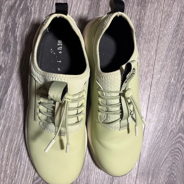 Clove Classic Sage Green Water Resistant Nursing Sneakers Unisex W10/M8.5 - Image 12