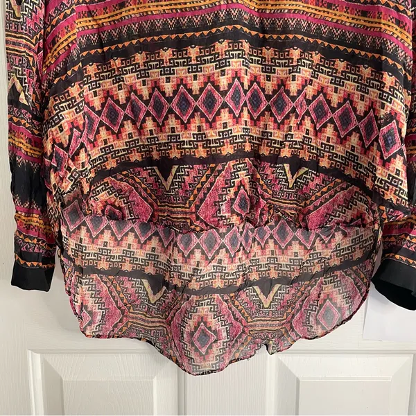 Hale Bob Pink and Black Geometric print artsy Silk tunic Size Large romantic - Image 3