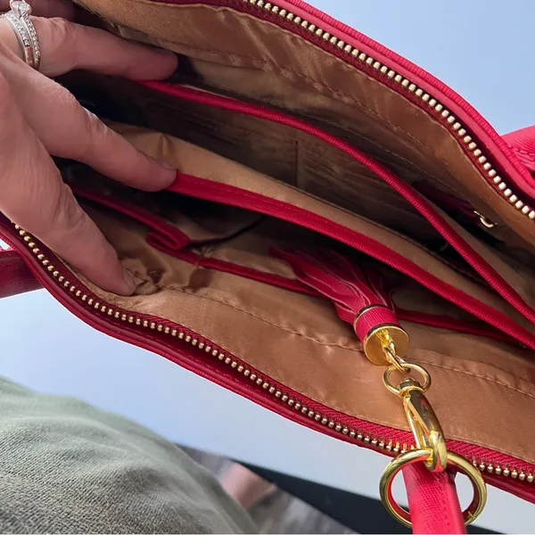 JOY & IMAN Red leather expandable bag - Image 3