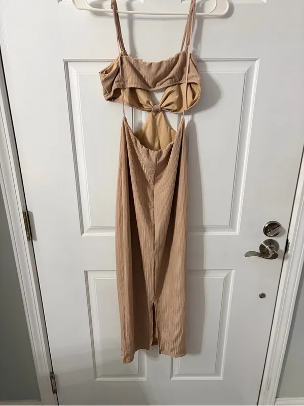 Blanc Backless Beige Tie-Front Midi Dress with Cutout Detail - Image 4