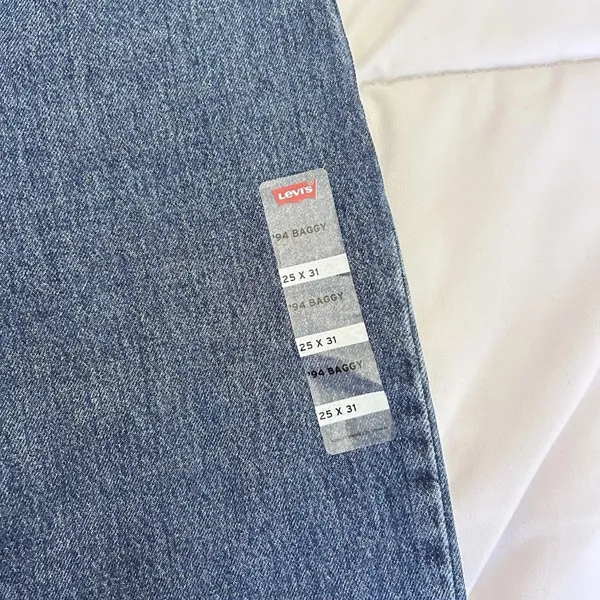 NWT Levi's '94 Baggy Mid Rise Straight Leg Jeans Size 25x31 Loose Hip & Thigh - Image 2