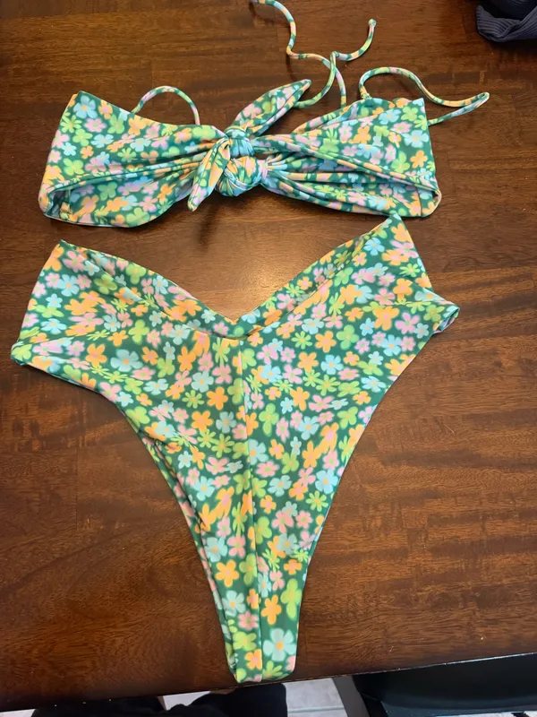 Skatie Bikini Set - Image 3
