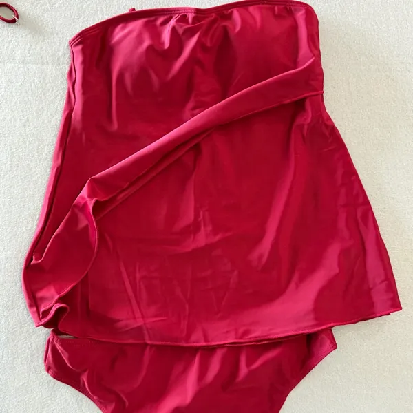 Women's NEW Two Piece Swimsuit Size Medium #260548 Red - Image 8