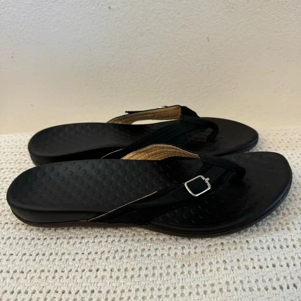 New.Comfortable black Flip Flops/sandals For Women’s Featuring Adjustable Straps Size 9.5 - Image 4