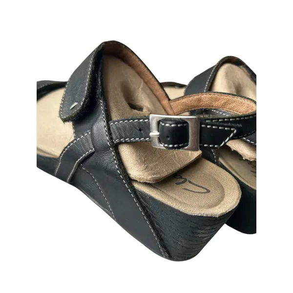 Clark’s black leather comfort sandals size 7M - Image 4