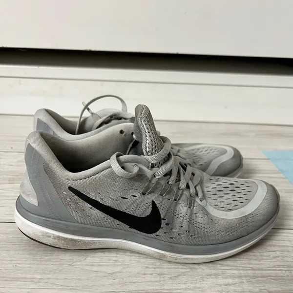Nike Flex 2017 RUN woman’s Size 6.5 Pure Platinum Gray sneakers - Image 4