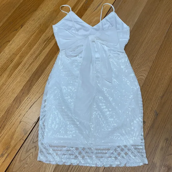 Lulus White Sequin Geometric Bow Back Mini Dress 69331 Womens‎ Size Small - Image 4