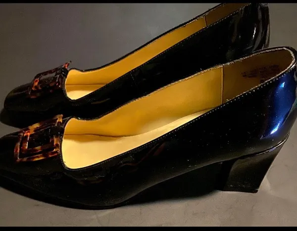 Ann Marino Shoes!! Size 8 - Image 2