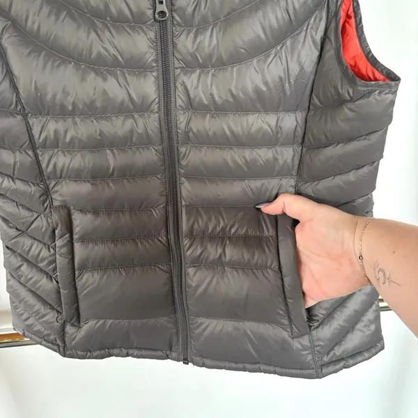 Bernardo Goose Down Puffer Vest Gray Quiet Luxury Zip Up Camping Outdoors Medium - Image 4