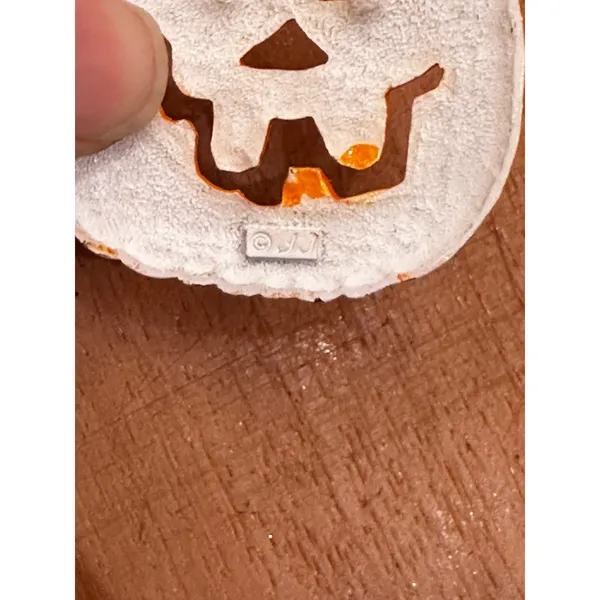 Vintage 80s Jack-o-Lantern Pumpkin Enamel Pin from JJ - Image 5