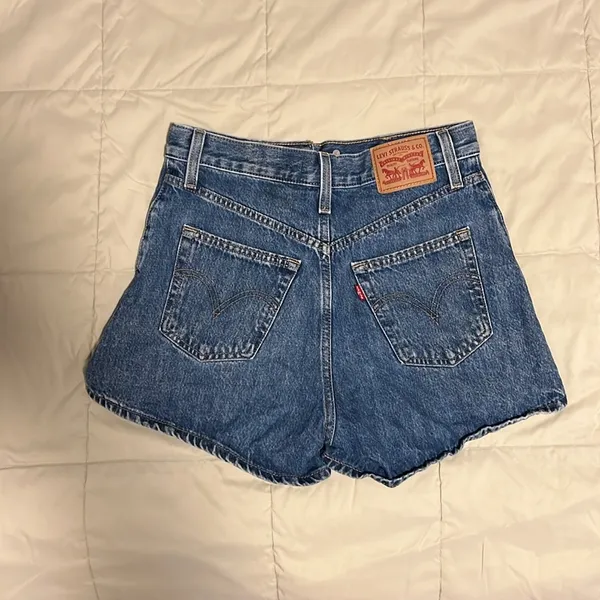 Levi's High Waisted mom shorts - Image 2