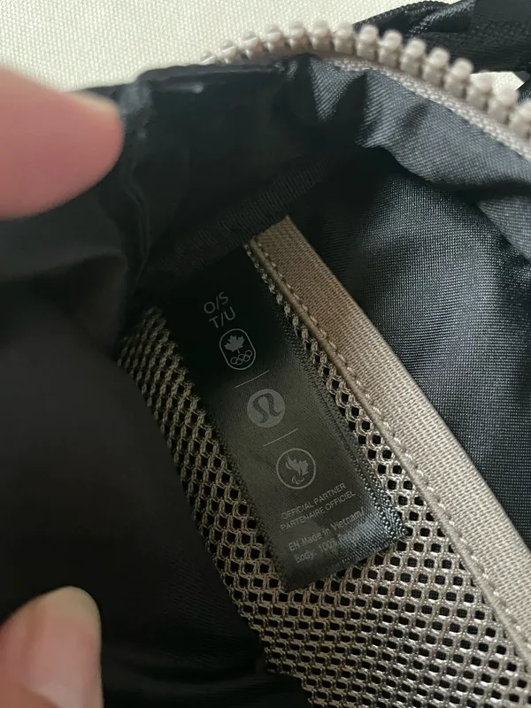 Lululemon Team Canada Future Legacy Easy Access Bag 1.5L COC CPC Logo - Image 8