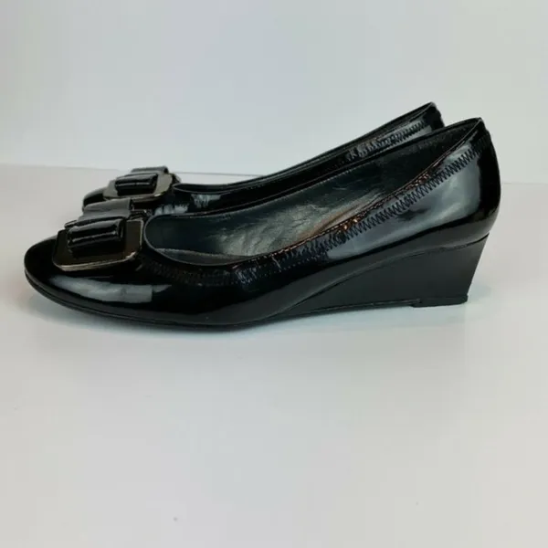 Stuart‎ Weitzman Wedge Heels 5.5 Black Patent Leather Silver Bow Office Career - Image 4