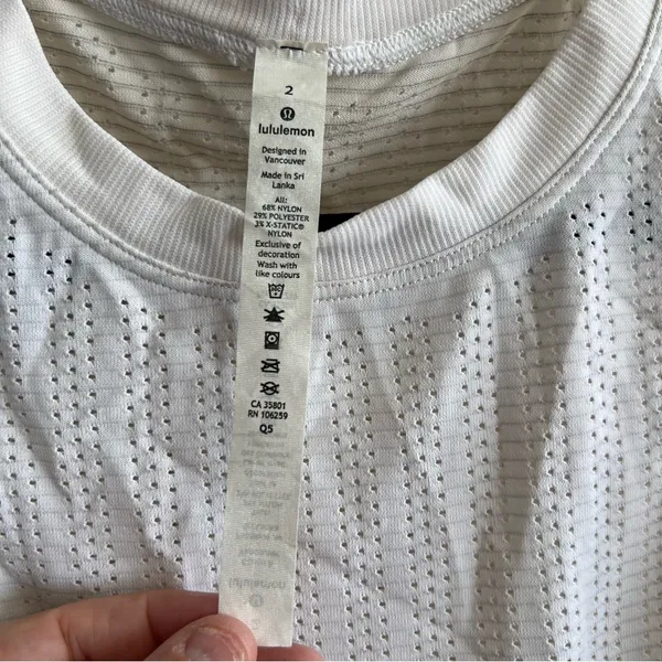 Lululemon Women’s Train‎ To Be Stripe White Tank Top Size 2 - Image 2