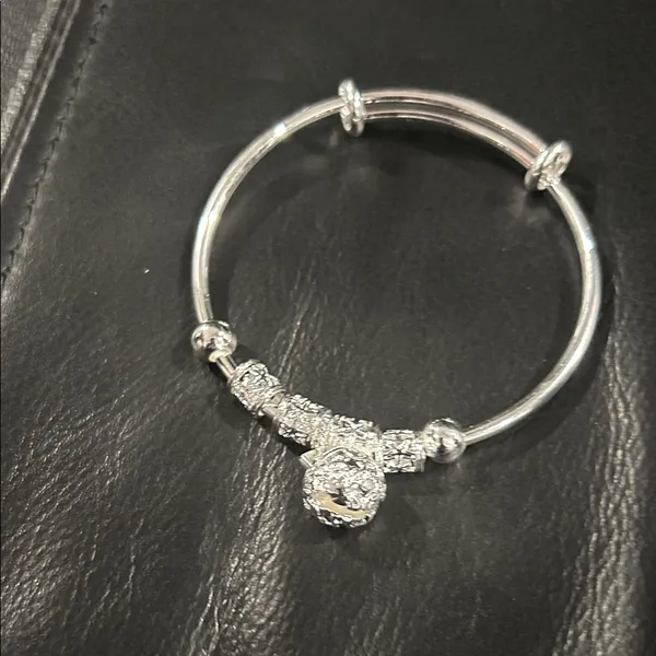 Elegant adjustable Silver Charm Bracelet NWOT - Image 5