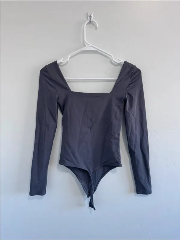 Aritzia Babaton Contour Grey Bodysuit XS - Image 2