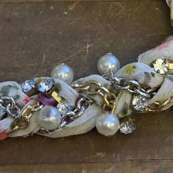 Pearls and rhinestones floral braided ribbon pendant necklace - Image 5