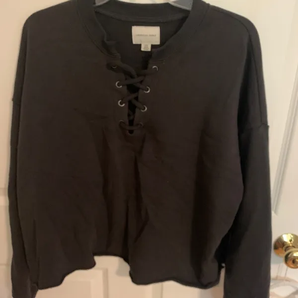 American eagle lace up pullover, soft and comfy, size large - Image 3