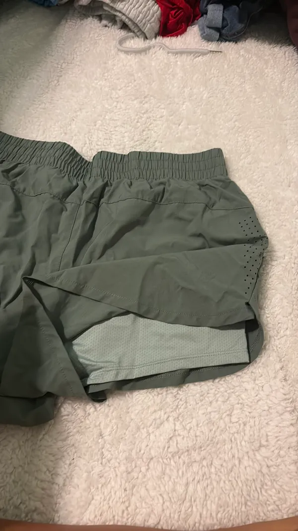 ASICS green shorts - Image 3