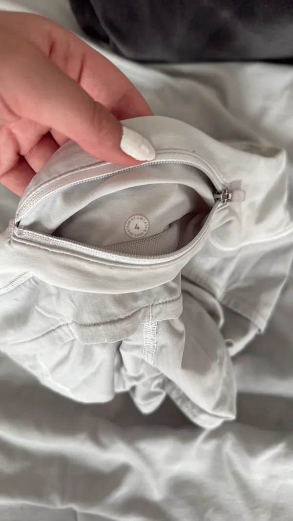 Lululemon Speed Up 2.5" Low-Rise White Shorts 4 - Image 5