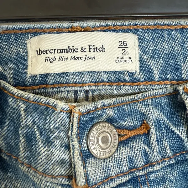 Abercrombie & Fitch High Rise Distressed Mom Jean 26 - Image 2