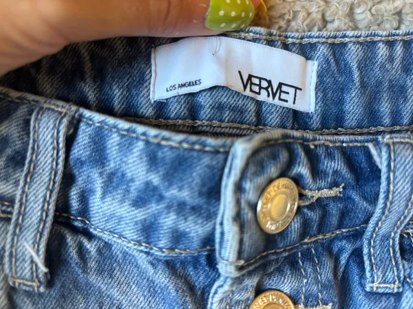 Vervet Denim Shorts Size Medium - Image 3
