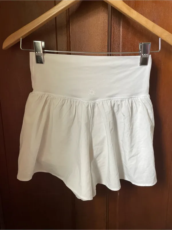 offline by aerie women's small light gray athletic shorts - Image 4
