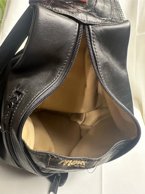 T419. Vintage Maxx New York Black Leather Bucket Bag - Image 7