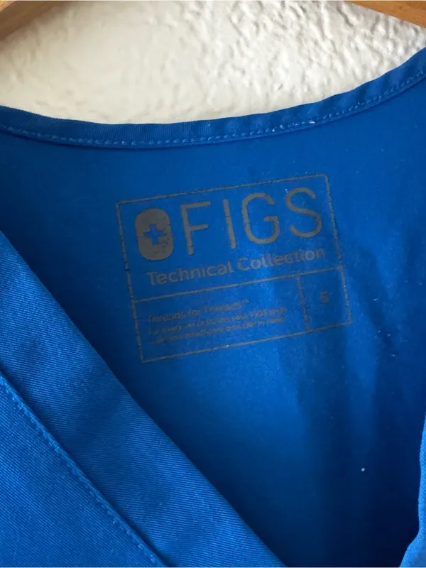 Figs Winning Blue Women’s Catarina One Pocket Scrub Top - Image 3