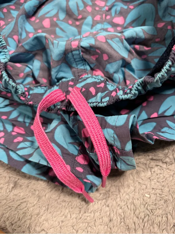 Patagonia barely baggies Blue pattern Shorts small - Image 5