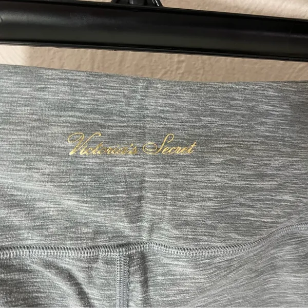 Victoria’s Secret Capri leggings - Image 4