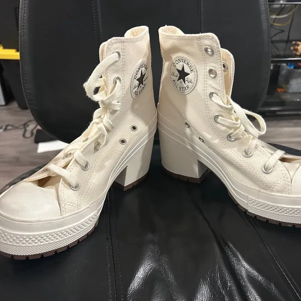 Converse Chuck 70 De Luxe Heel High-Top Sneakers small smudge in front NWOT - Image 6