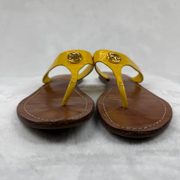 Tory Burch Miller Thong Sandals Yellow Patent Leather Gold Logo Medallion‎ 6M - Image 3