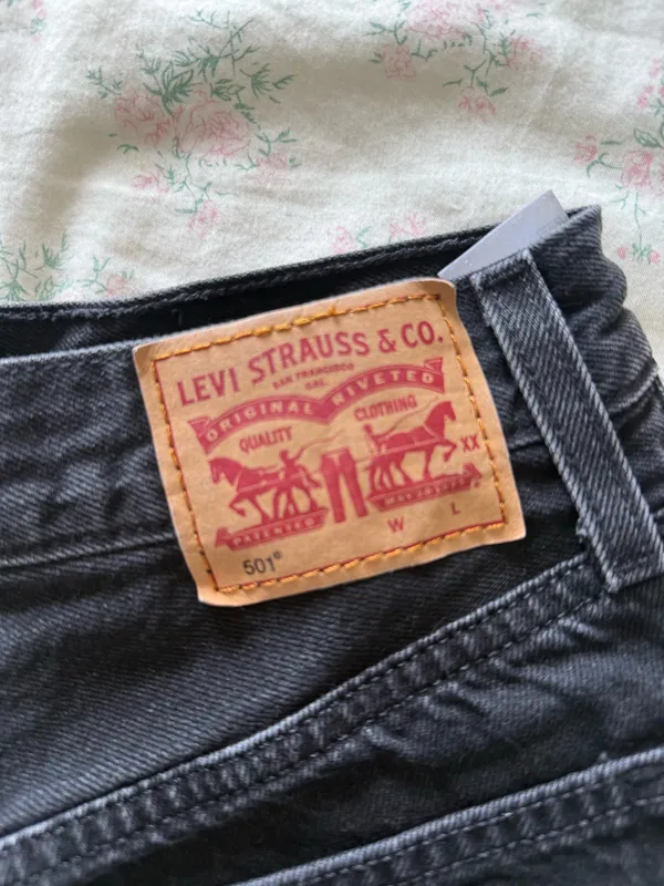 Levi’s 501 Black Denim Shorts - Image 4