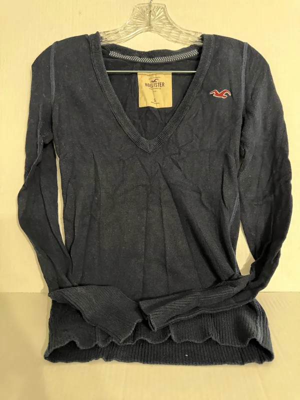 Hollister Ladies V Neck Pullover Sweater  - Image 2